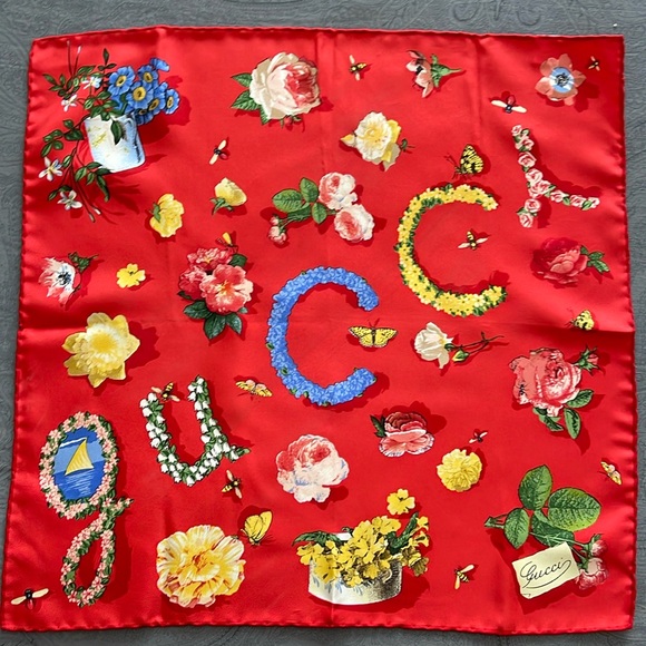 GUCCI FLOWER SILK SCARF NWOT - Picture 3 of 13